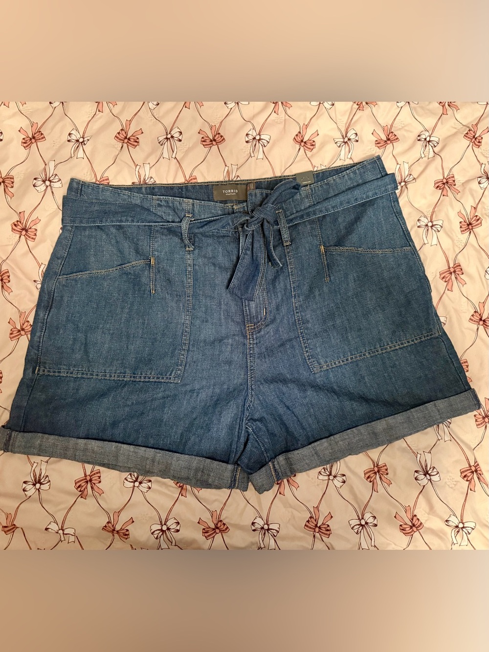 torrid Blue Denim Tie-Front Cuffed Shorts- Size 14 NWT